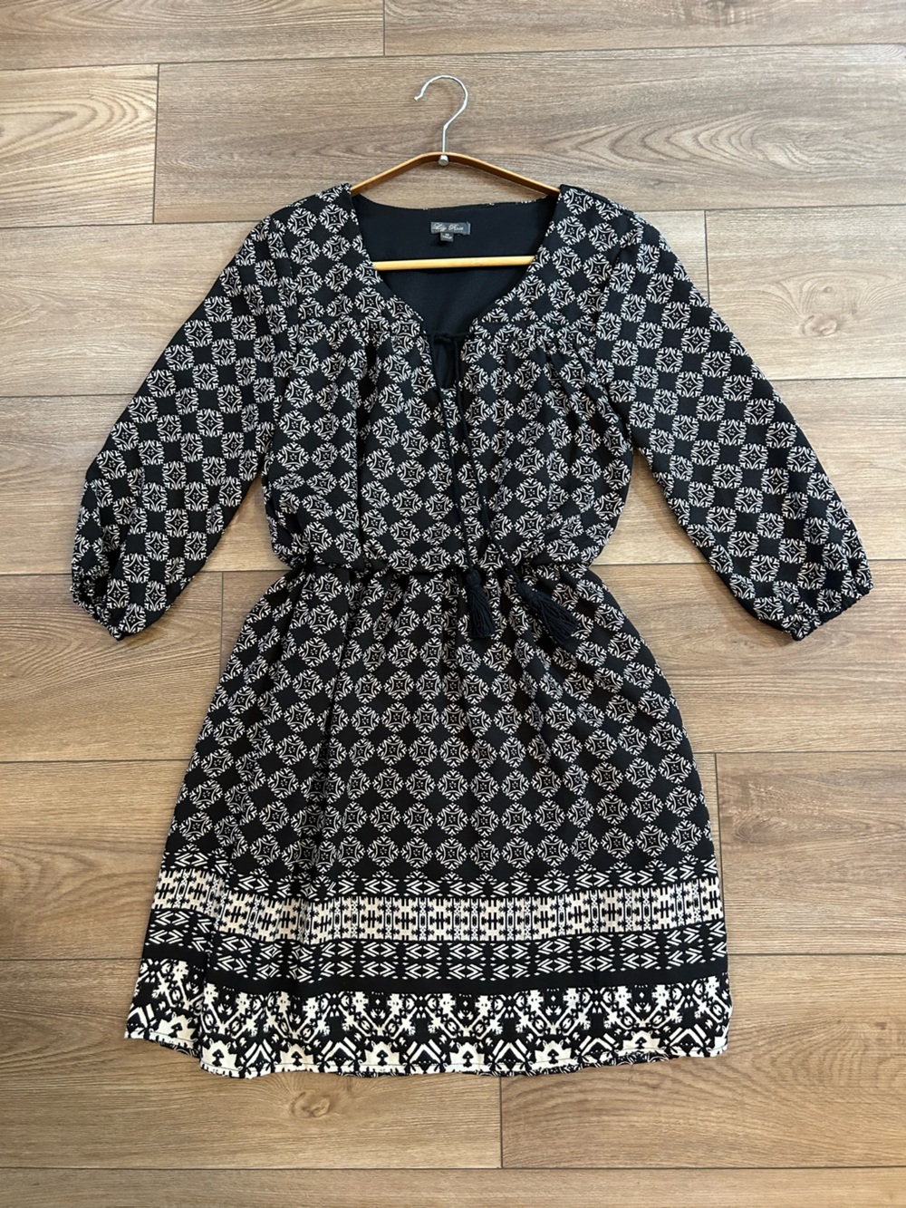 Lily Rose Boho Tassel Tie Geometric Print Shift Dress XS Black Taupe